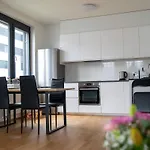 Modern Apt With Own Parking