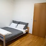 Modern Apt With Own Parking