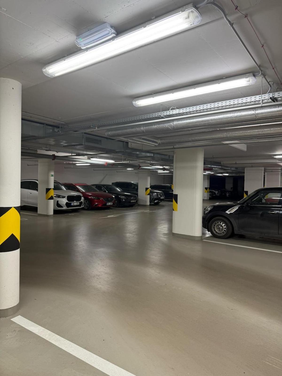 Modern With Own Parking Appartamento *
